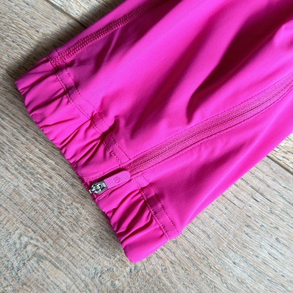 NEW WITH TAGS. Lightweight adaptive state HR jogger crop size 2 with pockets. - Picture 4 of 5